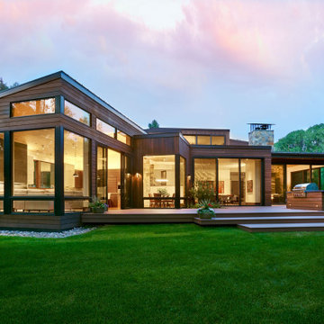 Riverfront Modern: Exterior