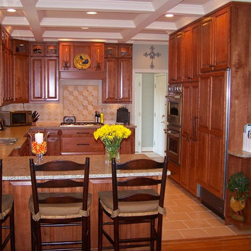 Traditional Kitchen-Breakfast Bar