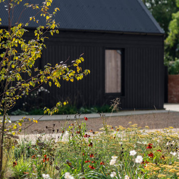 Large Contemporary Country Courtyard Garden