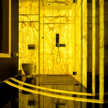 Beleuchtetes Onyx Badezimmer