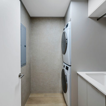 Contemporary Home - 12