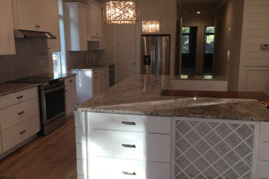 Kitchen photo in Miami