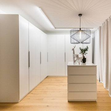 LED Lichtlinie asymmetrisch in Ankleide