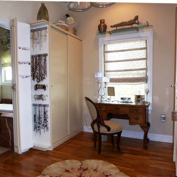 Custom Closet wardrobe room