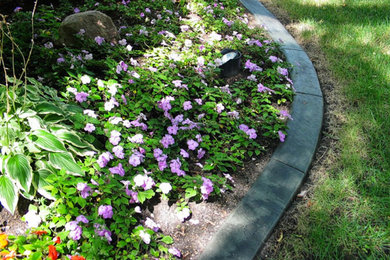 This is an example of a mid-sized full sun backyard landscaping in Detroit.
