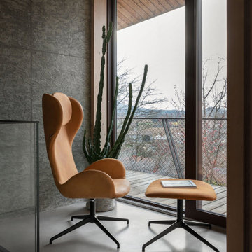 Swivel Lounge Chair