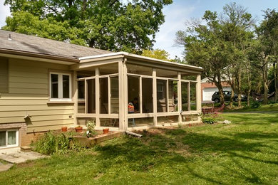 Inspiration for a mid-sized timeless carpeted sunroom remodel in Other with a standard ceiling