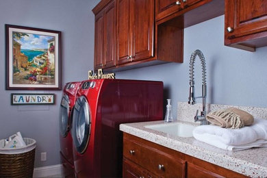 Photo of a traditional laundry room in Phoenix.