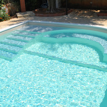Realizzazione piscina interrata in pannelli di acciaio in una villa privata