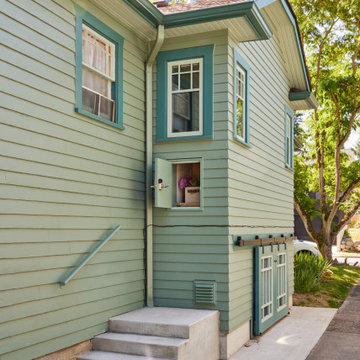 1921 Seattle Craftsman Remodel with Kitchen Bump-Out, Laundry Relocation, and Hi