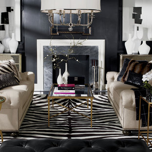 Immagine di un piccolo soggiorno scandinavo chiuso con sala formale, pareti nere, parquet scuro, camino classico, cornice del camino in pietra, nessuna TV e pavimento marrone