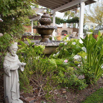 Xeriscape Landscape Backyard - Lush Green with Low-Water Plants