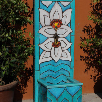 Ceramic fountain Lotus white