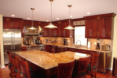 Inspiration for a timeless kitchen remodel in New York