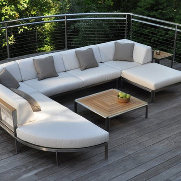 Kingsley-Bate Tivoli Sectional