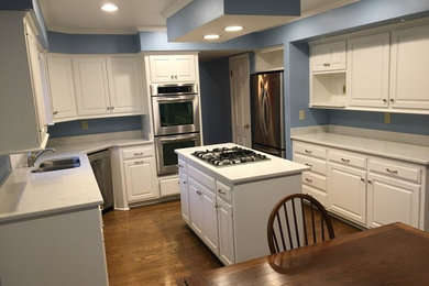Inspiration for a timeless kitchen remodel in Milwaukee