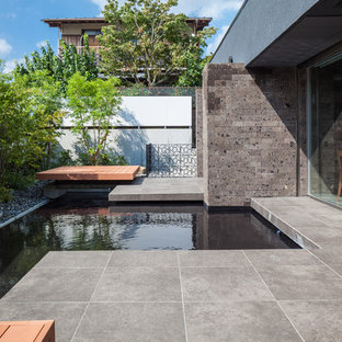 大阪のアジアンスタイルのおしゃれなプールの写真