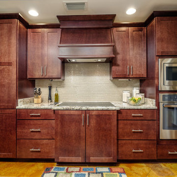 Mobile, Alabama kitchen features Integrity Cabinets