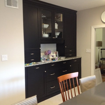 Schuler Cabinetry - Sugar Creek Door in Maple with Irish Creme and Onyx Finishes
