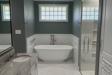 Bathroom - transitional bathroom idea in New Orleans