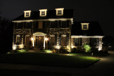 Mid-sized two-story exterior home idea in Chicago