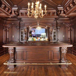 ニューヨークのヴィクトリアン調のおしゃれなホームバーの写真
