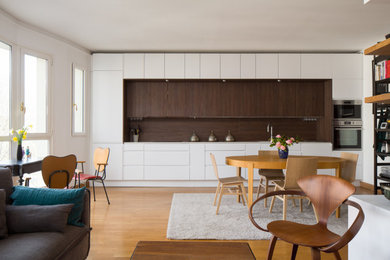 Cette image montre une cuisine design.