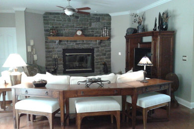 Example of a classic living room design in Philadelphia