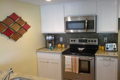 Kitchen - kitchen idea in Austin