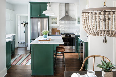 Example of a transitional home design design in Chicago
