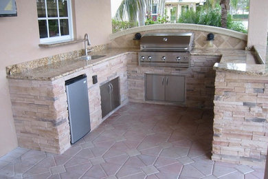 Patio - tropical patio idea in Miami