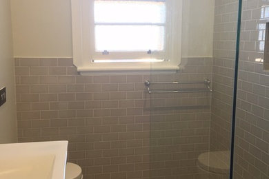 メルボルンにある小さなトラディショナルスタイルのおしゃれな浴室の写真