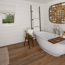 Lakehouse Bathroom