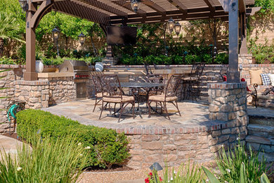Transitional patio photo in Los Angeles
