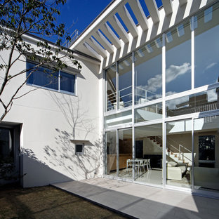 大阪のコンテンポラリースタイルのおしゃれな中庭のテラス (パーゴラ) の写真