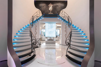Luxuriöse Villa mit einzigartiger Treppe - Siller Treppen