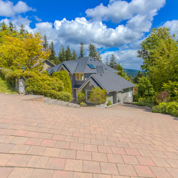 Extraordinary Home in Upper Lynn