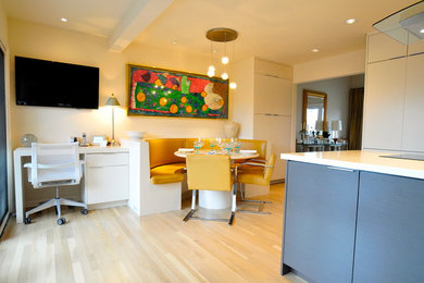 Inspiration for a modern kitchen remodel in Chicago