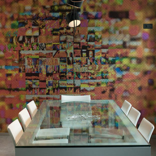 クレルモン・フェランの広いコンテンポラリースタイルのLDKの画像 (マルチカラーの壁、セラミックタイルの床、グレーの床)