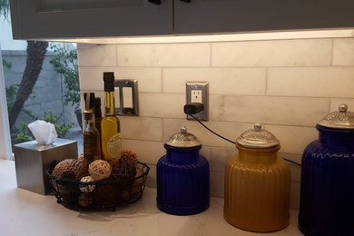 Example of a kitchen design in Orange County