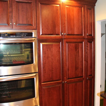 unique Kitchen storage idea utilizing a small space