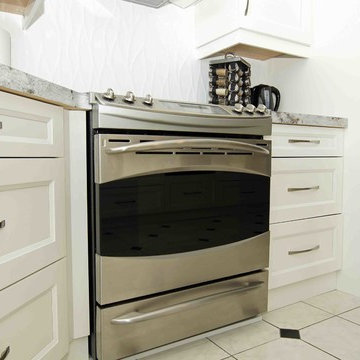 White U-shaped Kitchen