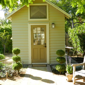 809 Los Robles