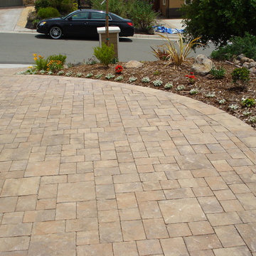 Pavestone Venetian Stone Platinum Pavers & Highland Wall