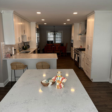 Showplace EVO Parkside Kitchen in White II & Gauntlet Gray