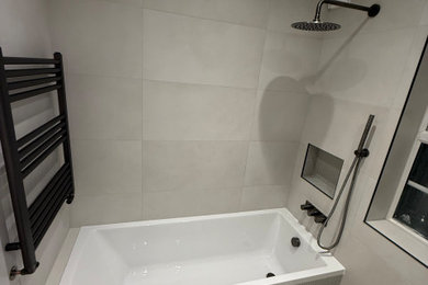 Photo of a contemporary bathroom in London.