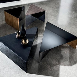 Regolo triangular coffee table by SOVETITALIA - Coffee Tables