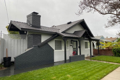 Example of an exterior home design in Los Angeles