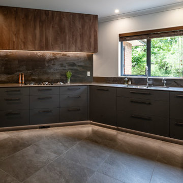 Cognac Comfort - Industrial Kitchen