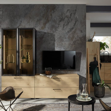 Hochschrank mit integrierten Regalen